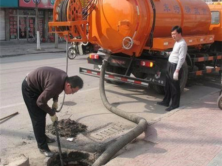 万城镇清掏化粪池，健康生活从这里开始
